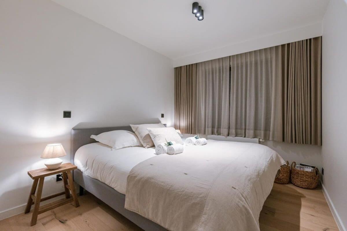High-end apartment in centre of Knokke with parking