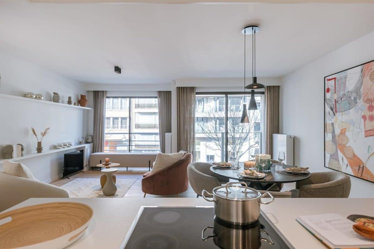 High-end apartment in centre of Knokke with parking