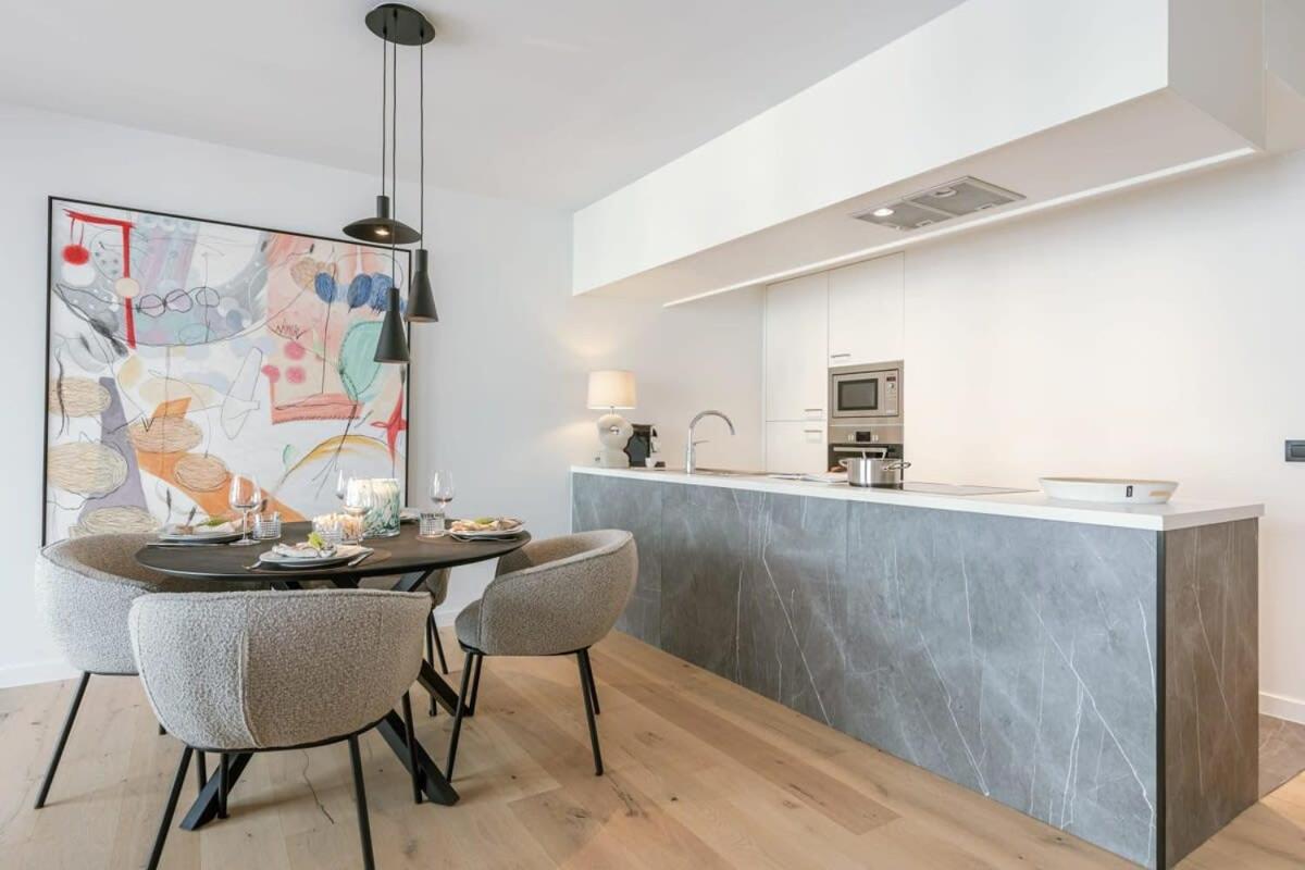 High-end apartment in centre of Knokke with parking