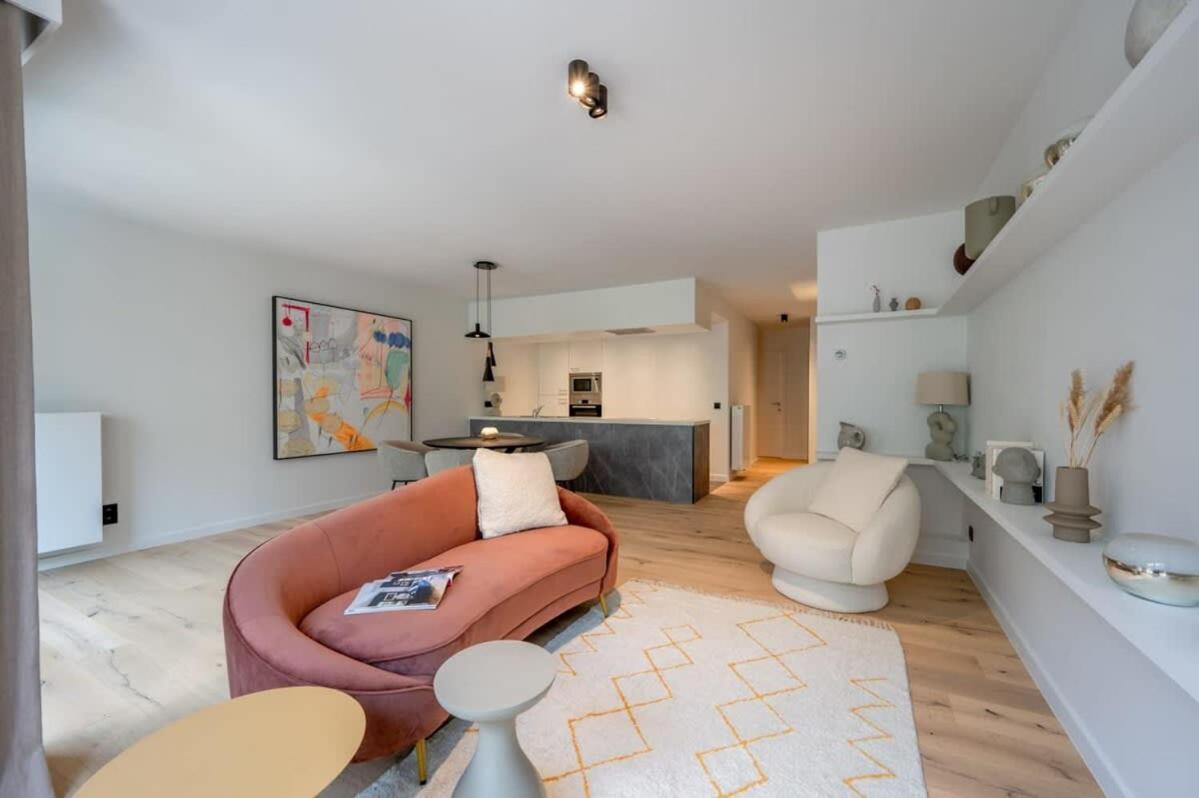 High-end apartment in centre of Knokke with parking