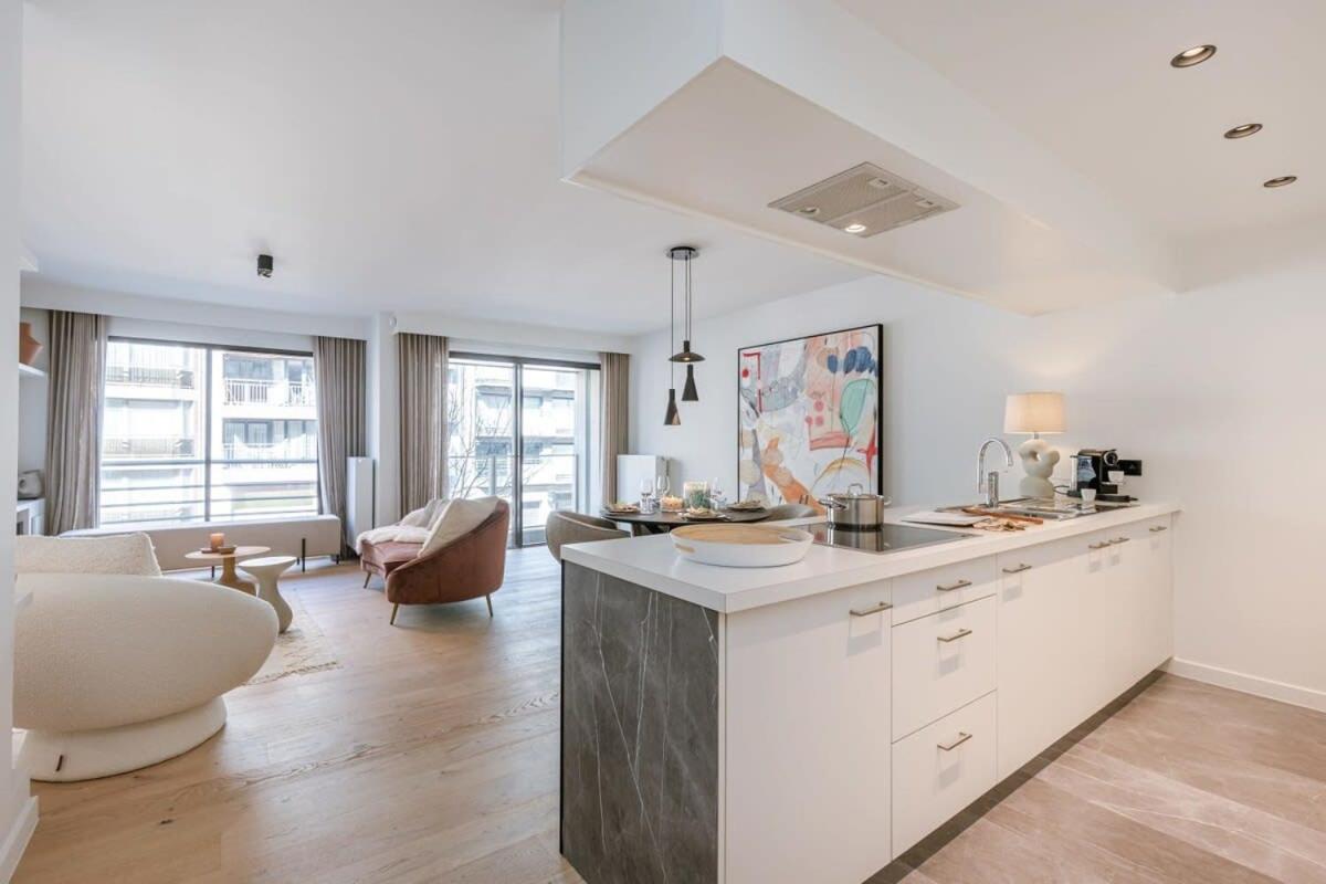 High-end apartment in centre of Knokke with parking