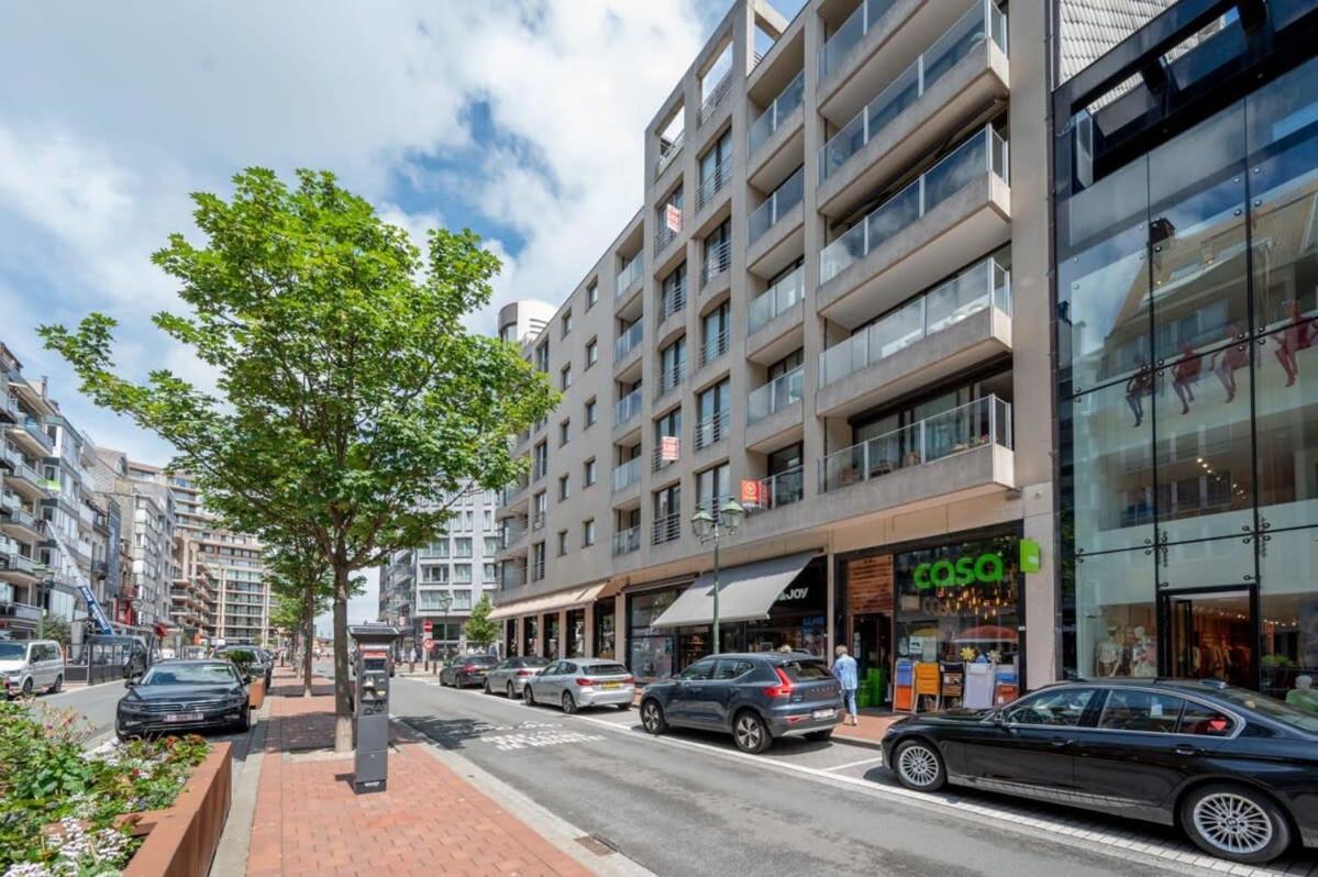 High-end apartment in centre of Knokke with parking