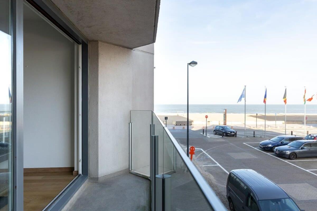 Modern apartment at the beach in 't Zoute with parking