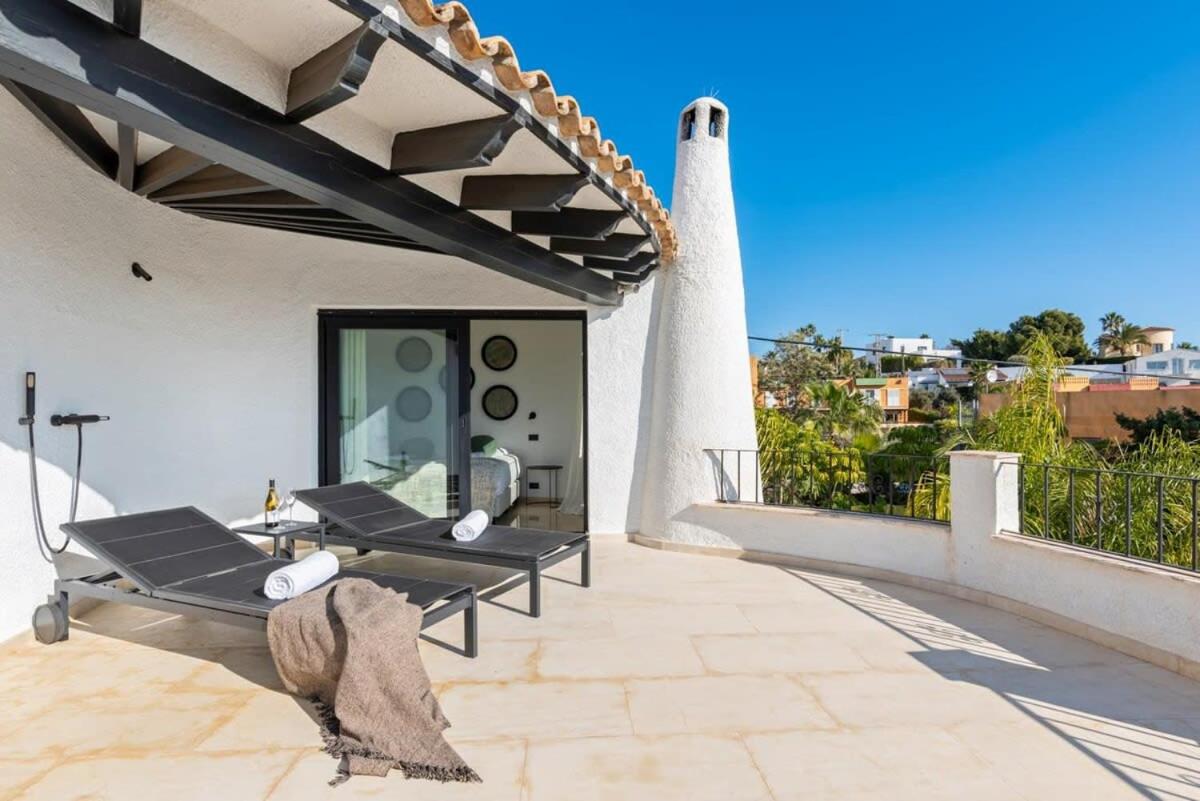 Relax in luxury at this stunning seaside Villa