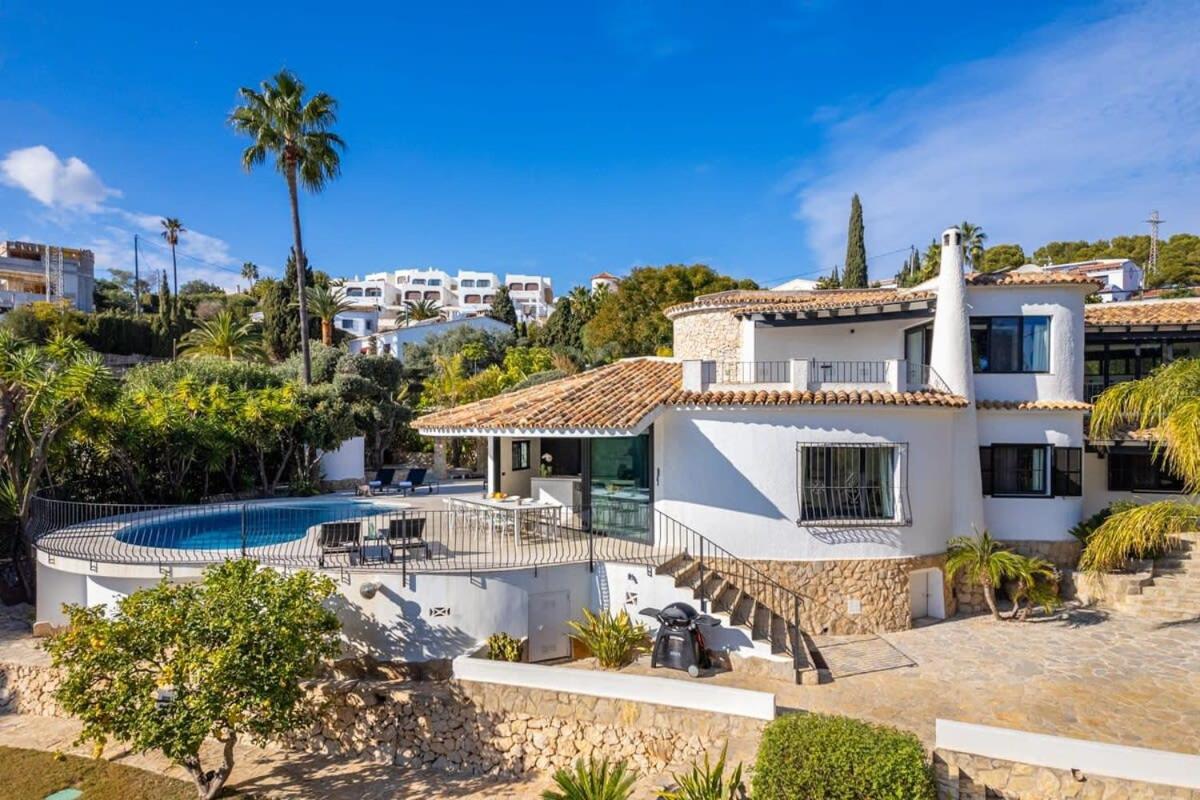 Relax in luxury at this stunning seaside Villa