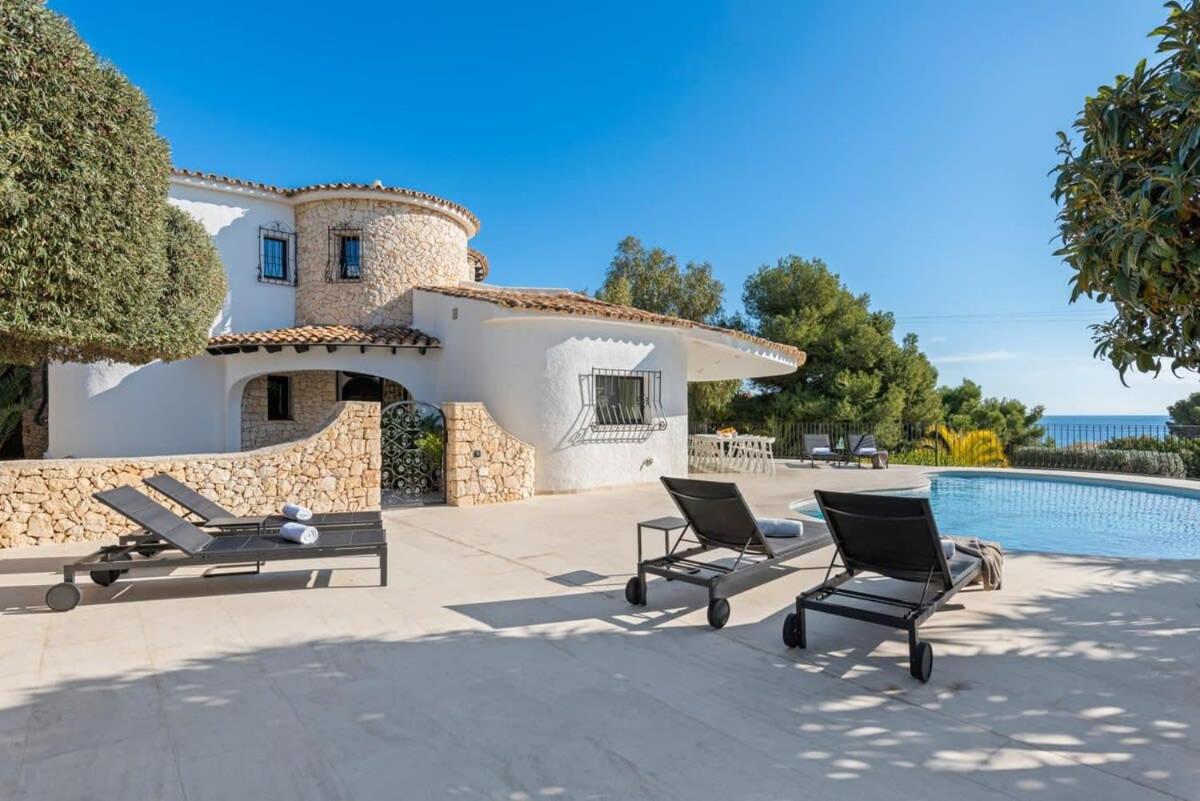 Relax in luxury at this stunning seaside Villa