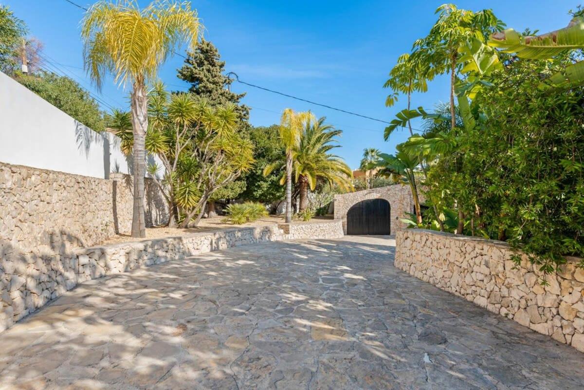 Relax in luxury at this stunning seaside Villa