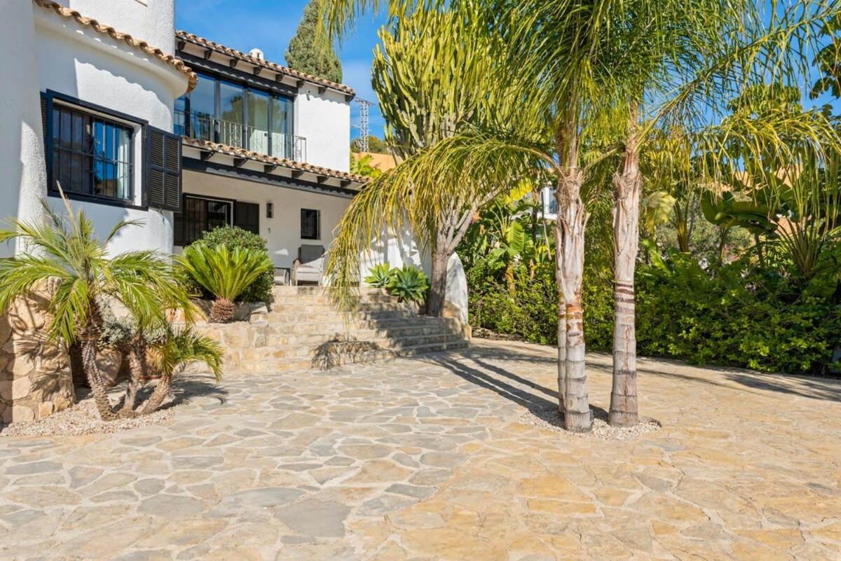 Relax in luxury at this stunning seaside Villa