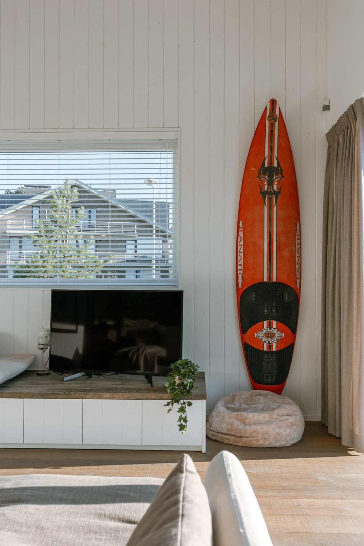 Stylish and spacious vacation home close to the beach