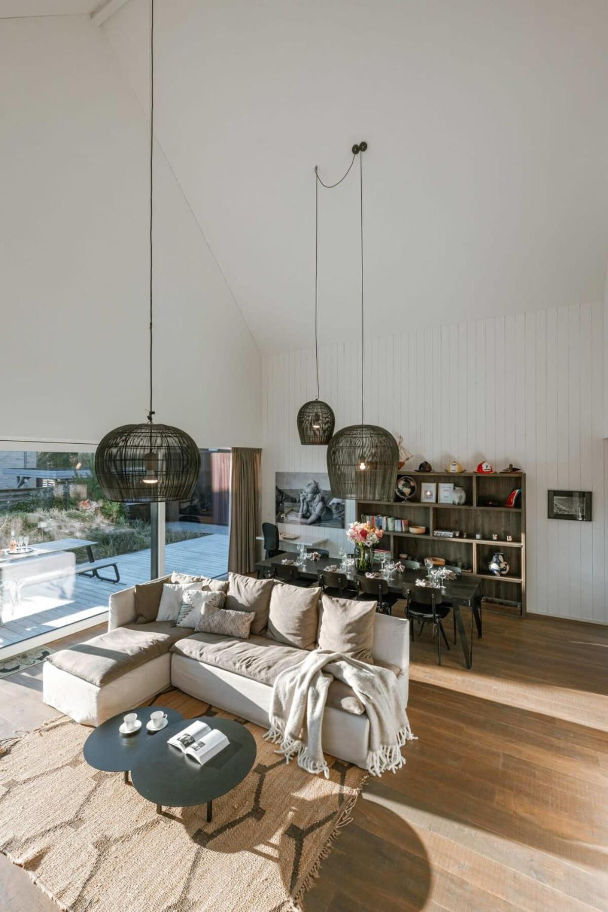 Stylish and spacious vacation home close to the beach