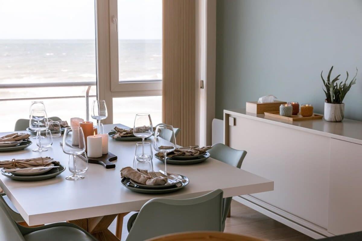 Bright seaview apartment in Oostende