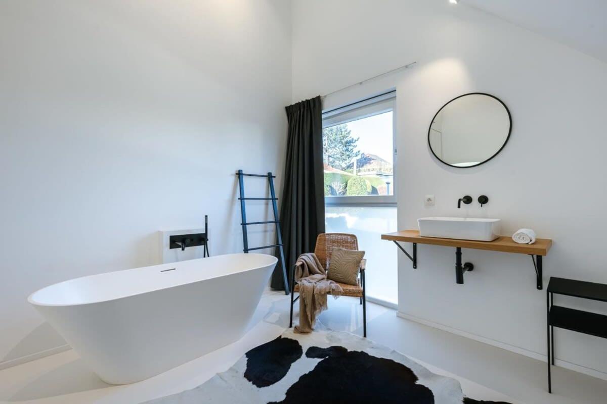 Stylish and spacious vacation home close to the beach
