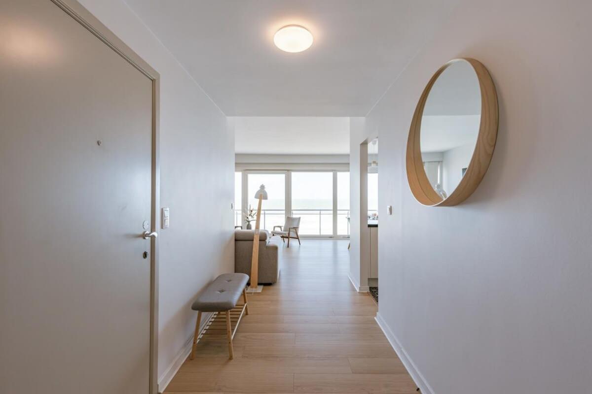Bright seaview apartment in Oostende