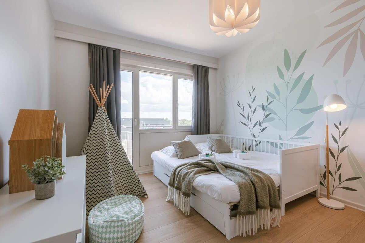 Bright seaview apartment in Oostende