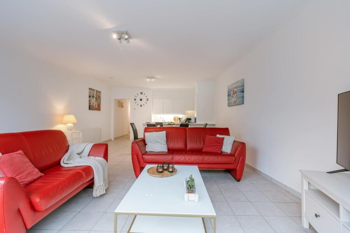 Modern apartment with parking and sea view in Oostduinkerke
