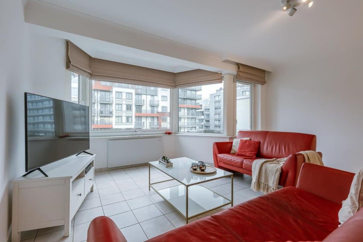 Modern apartment with parking and sea view in Oostduinkerke