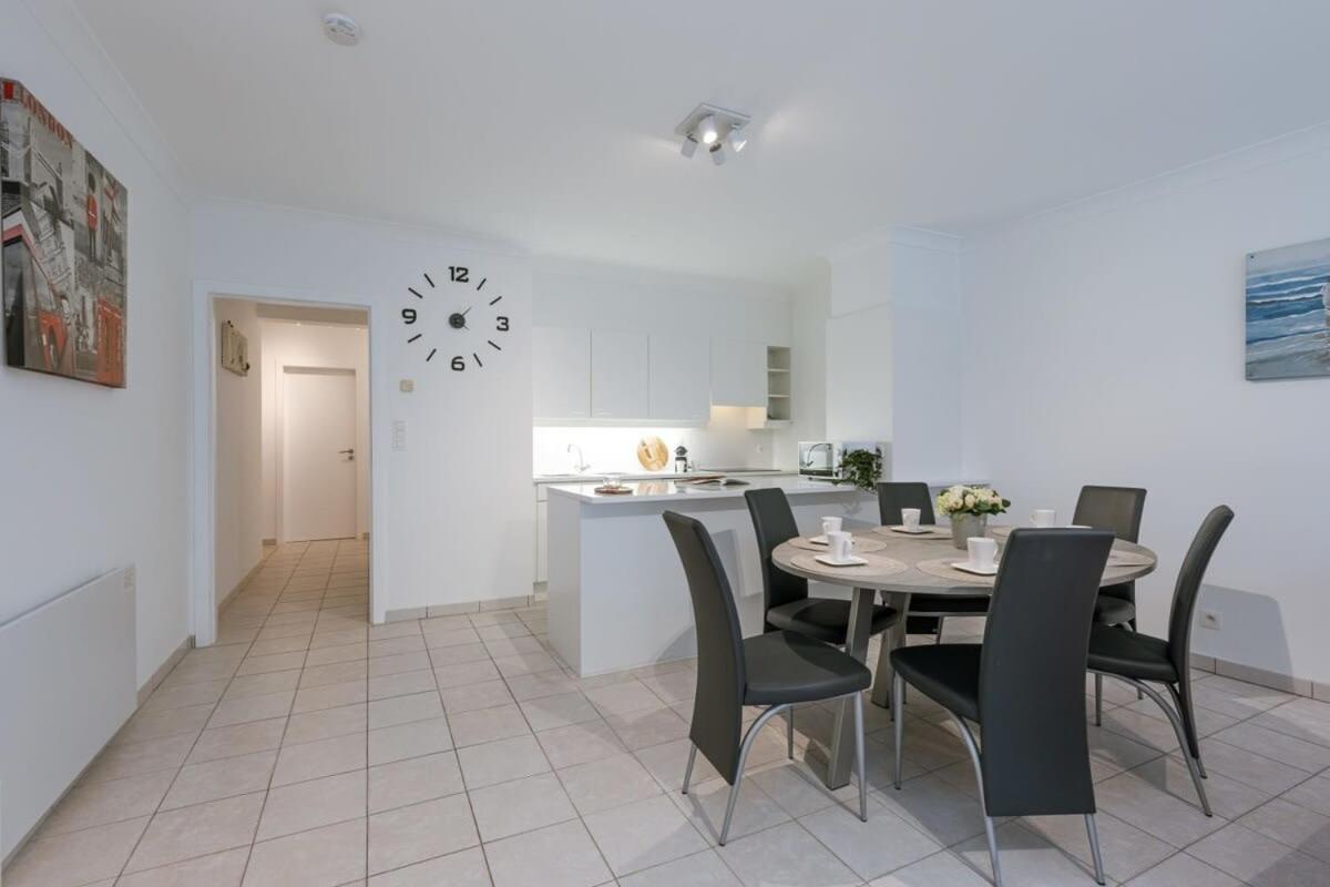 Modern apartment with parking and sea view in Oostduinkerke