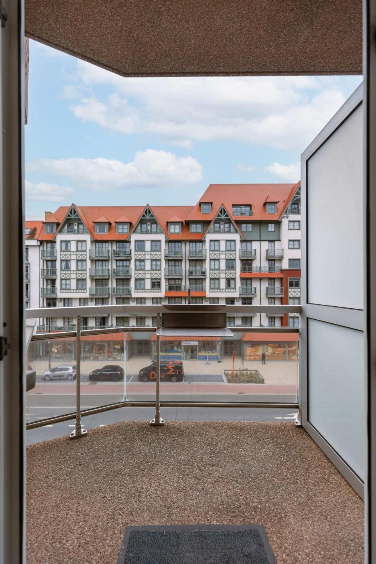 Modern apartment with parking and sea view in Oostduinkerke