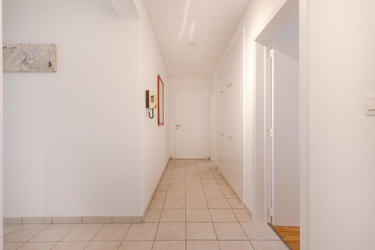 Modern apartment with parking and sea view in Oostduinkerke