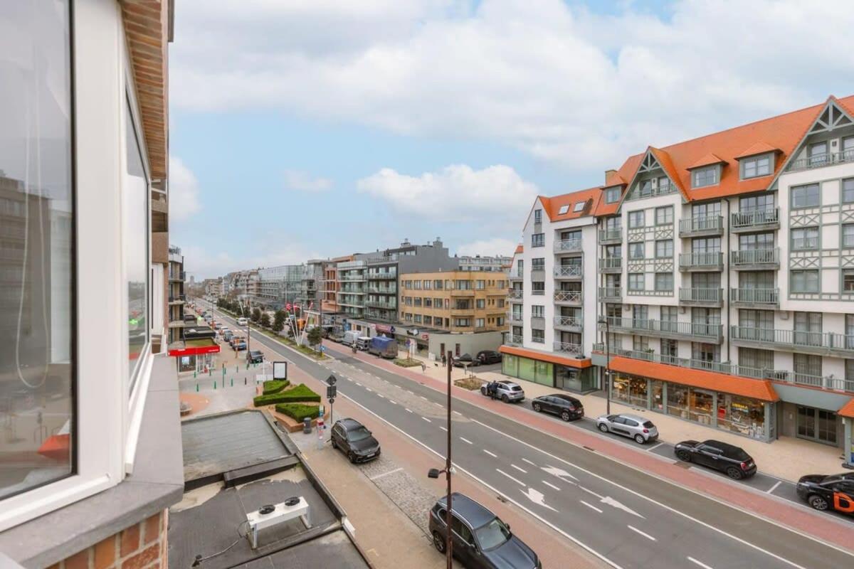Modern apartment with parking and sea view in Oostduinkerke