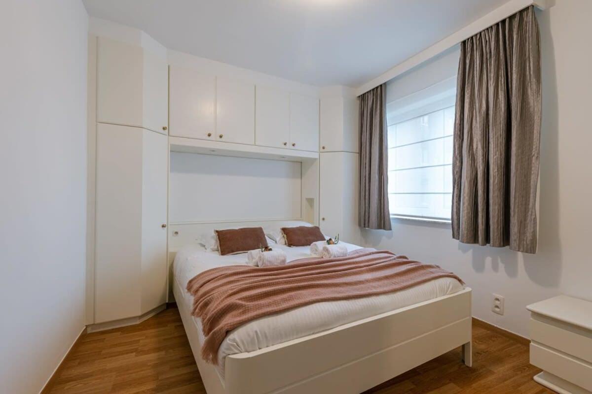 Modern apartment with parking and sea view in Oostduinkerke