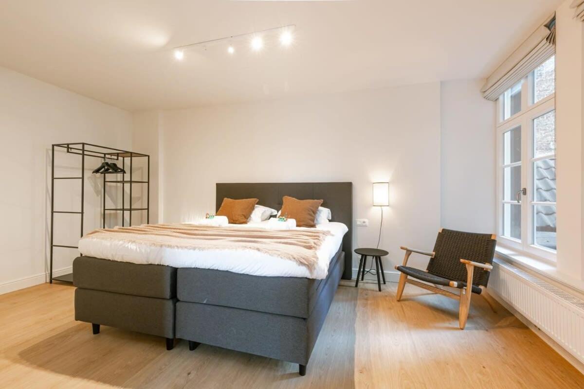 Huswell - Modern apartment located at historical Main Square