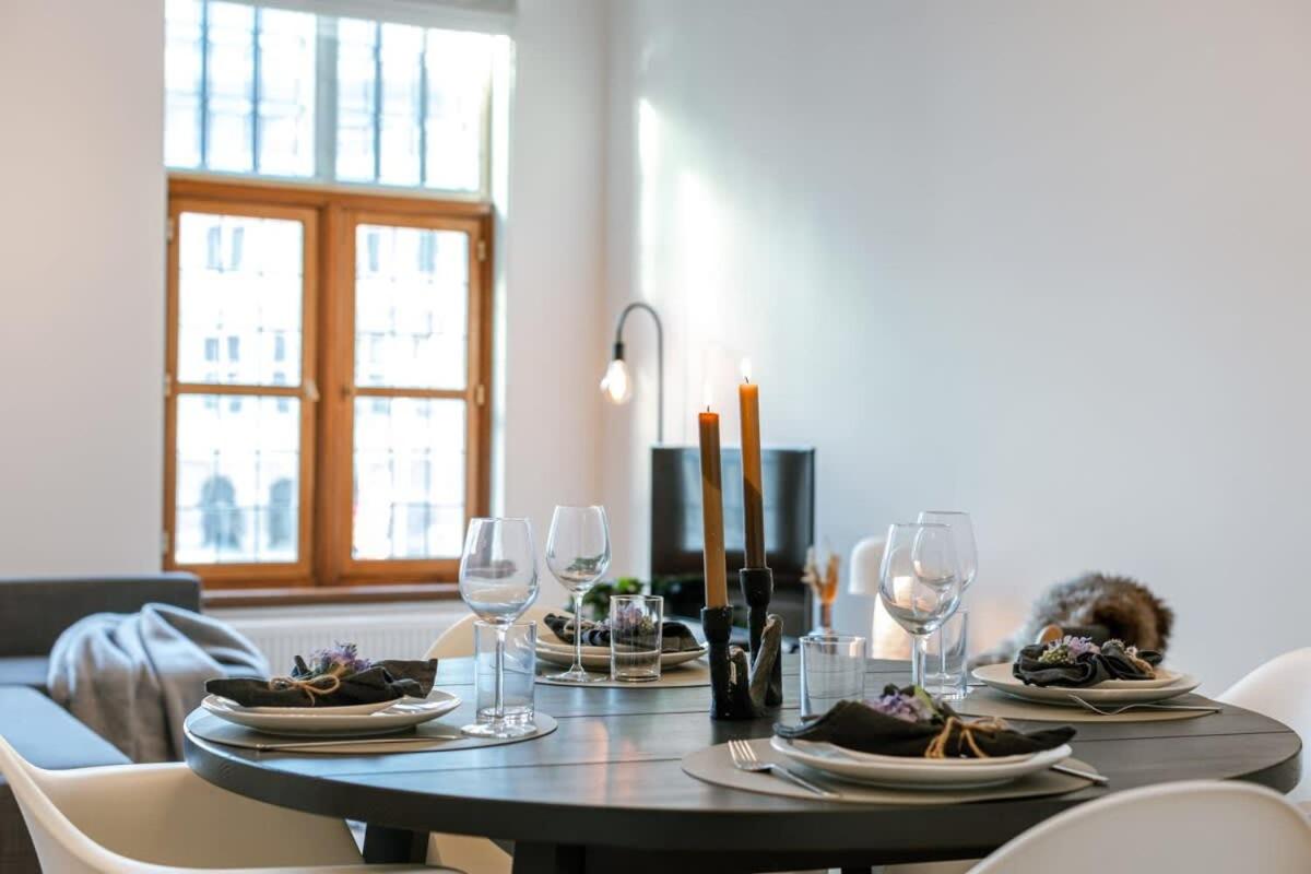 Huswell - Modern apartment located at historical Main Square