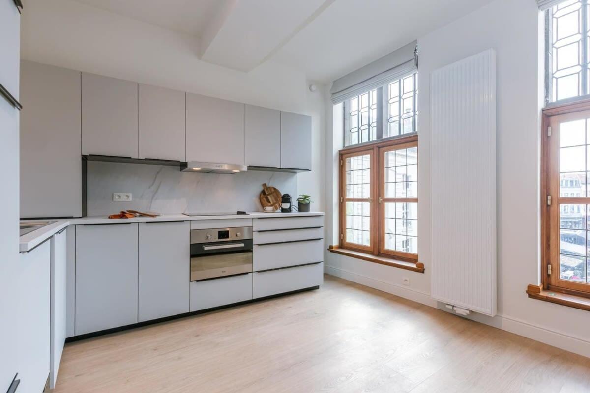 Huswell - Stunning apartment at the Grand Market of Antwerp
