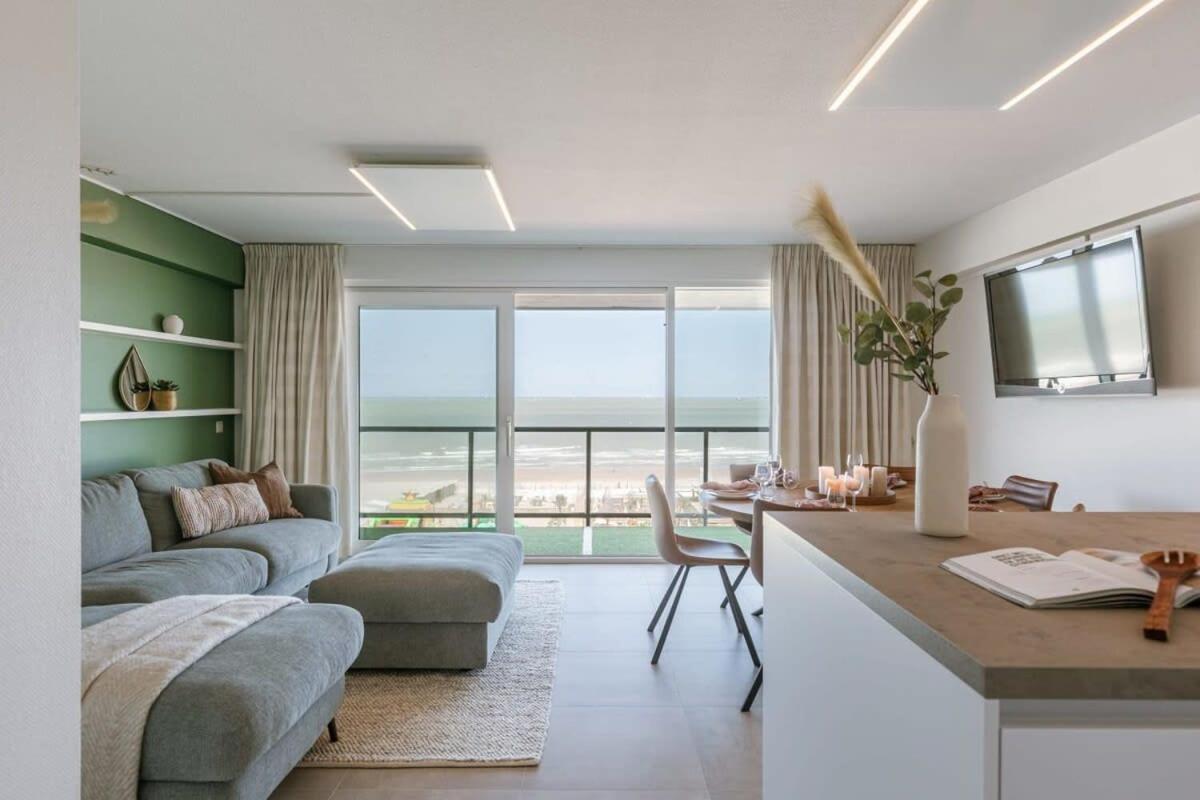 Frontal seaview apartment in Blankenberge