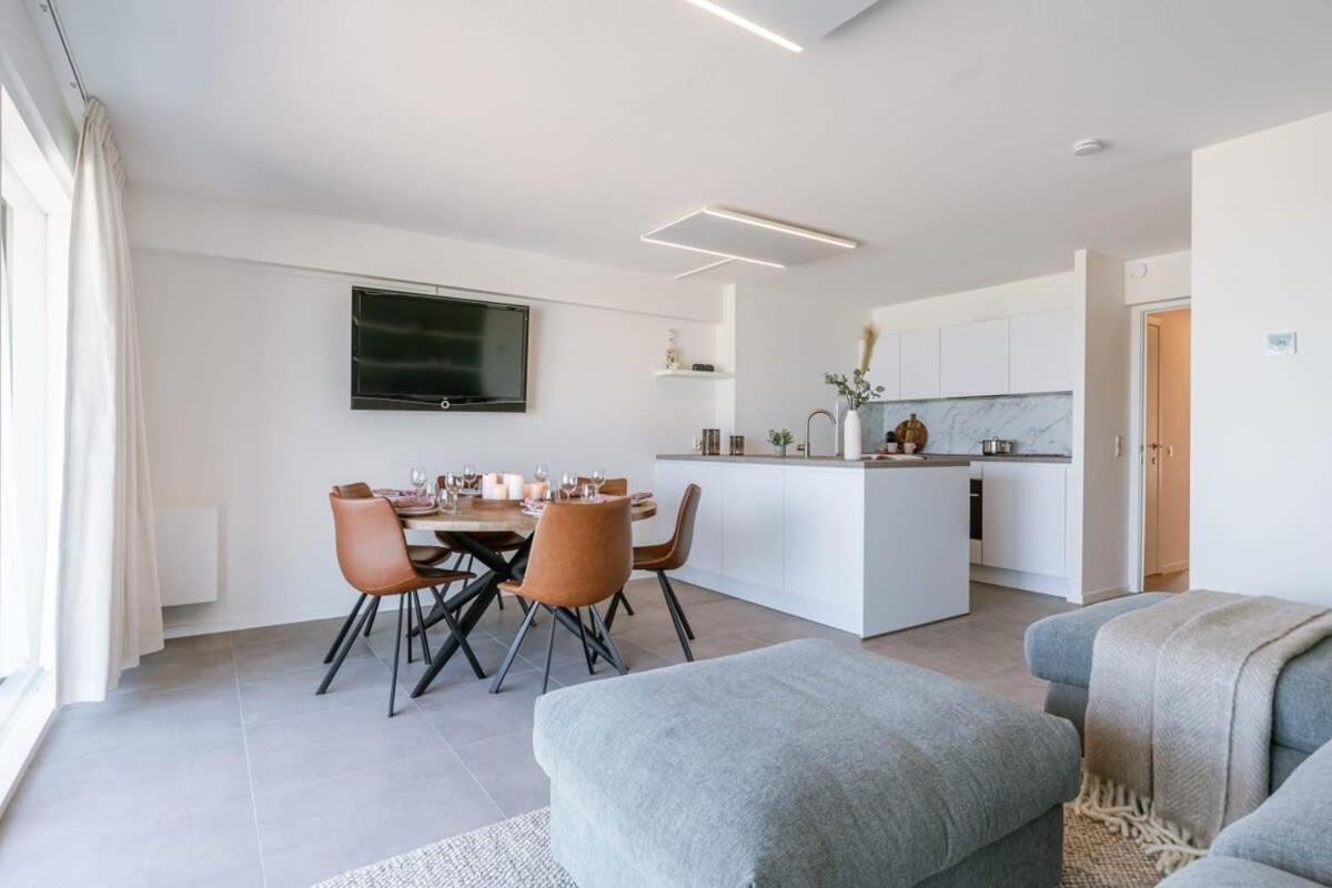 Frontal seaview apartment in Blankenberge