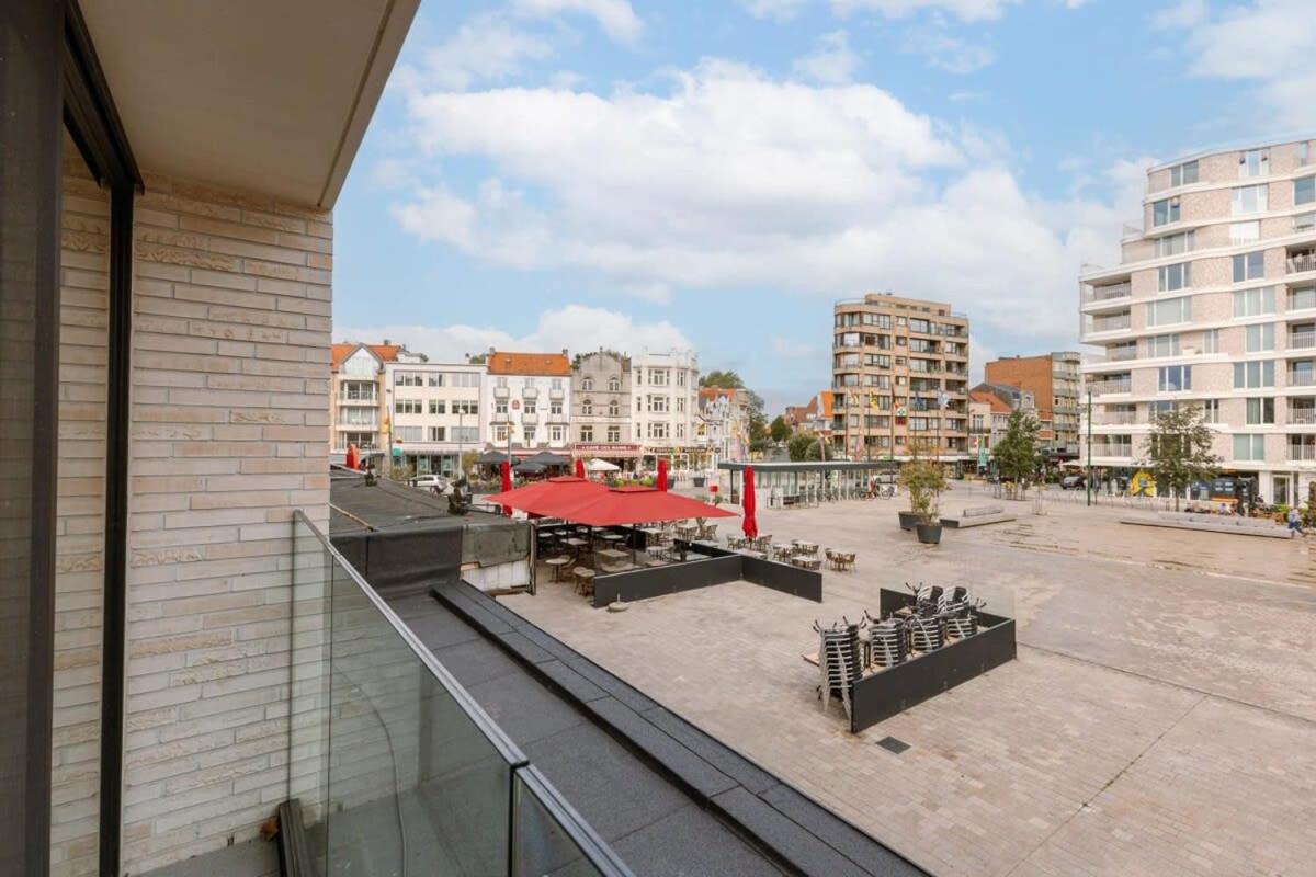 Modern apartment located on the square of De Panne