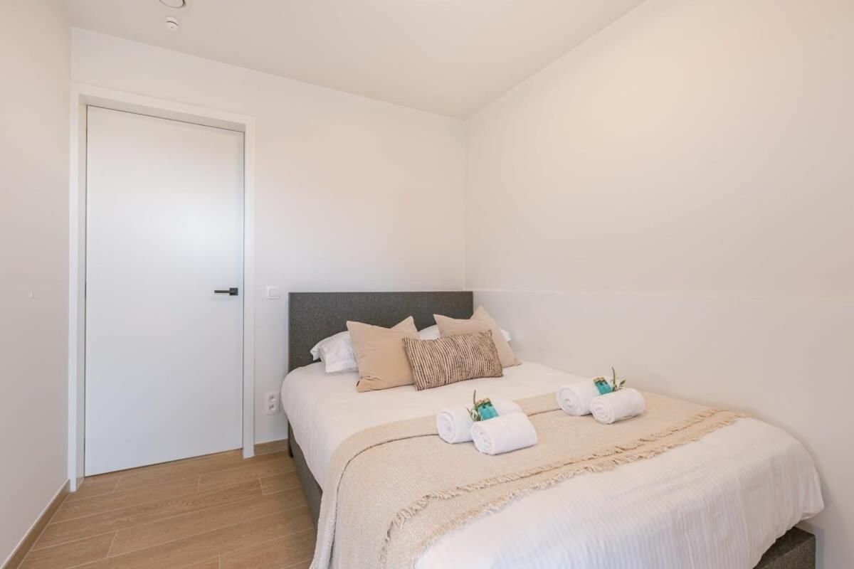 Modern apartment located on the square of De Panne