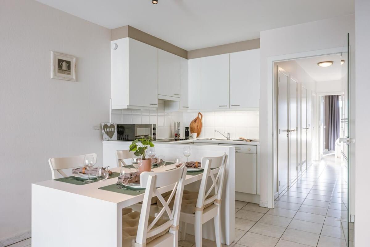 Bright apartment with 2 terraces close to beach