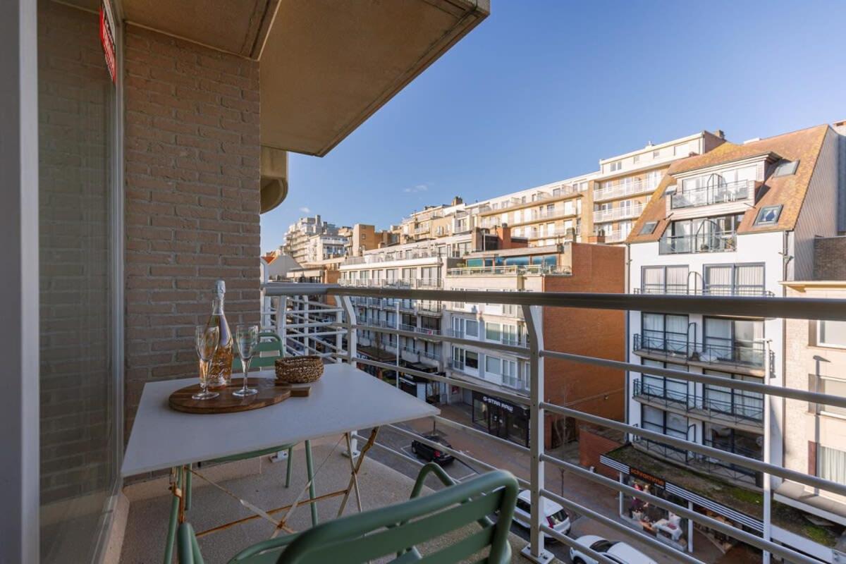 Bright apartment with 2 terraces close to beach