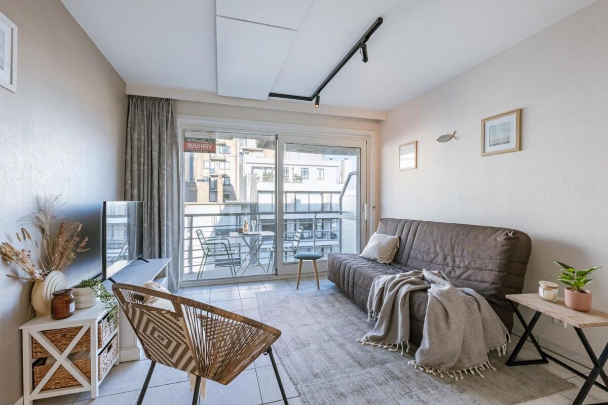 Bright apartment with 2 terraces close to beach