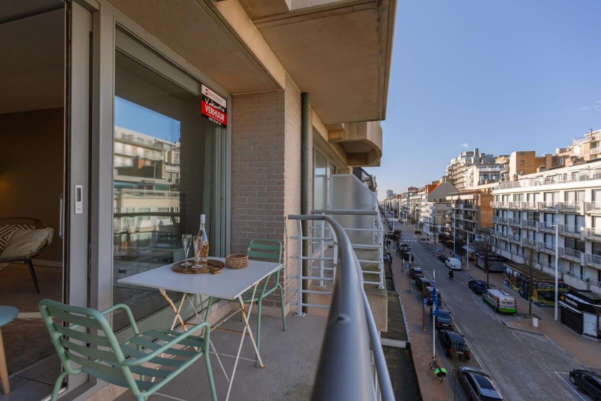 Bright apartment with 2 terraces close to beach