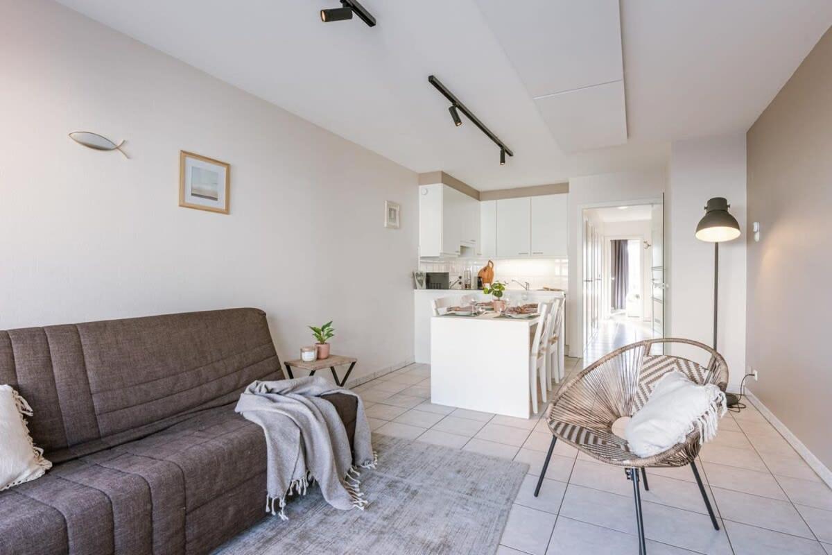 Bright apartment with 2 terraces close to beach