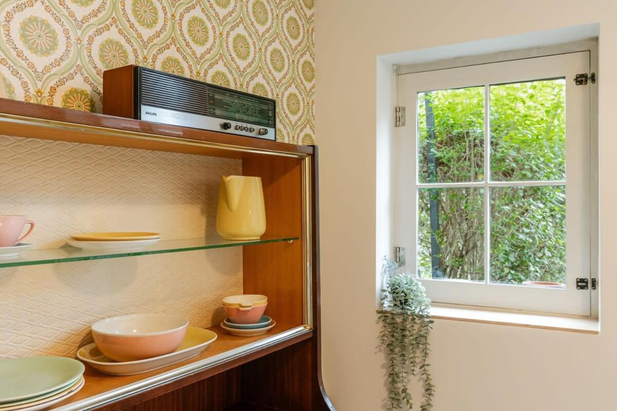 Retro apartment for two with a cozy city garden