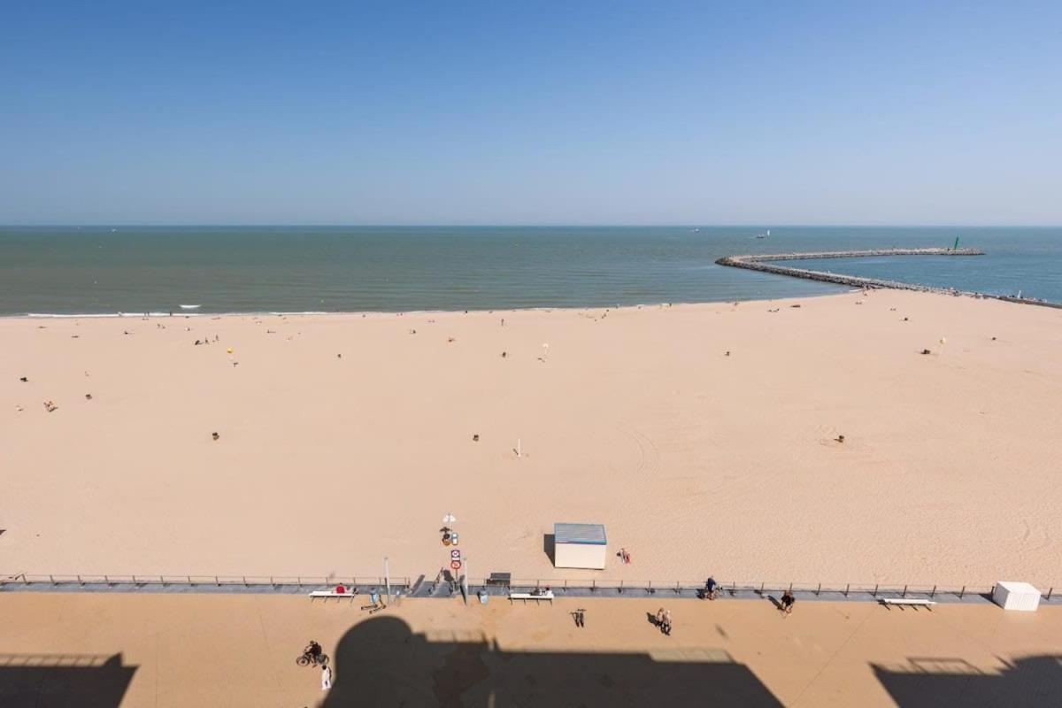 Huswell - Frontal seaview apartment in Ostend