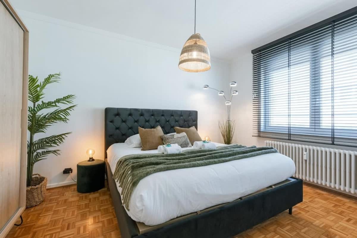 Huswell - Frontal seaview apartment in Ostend