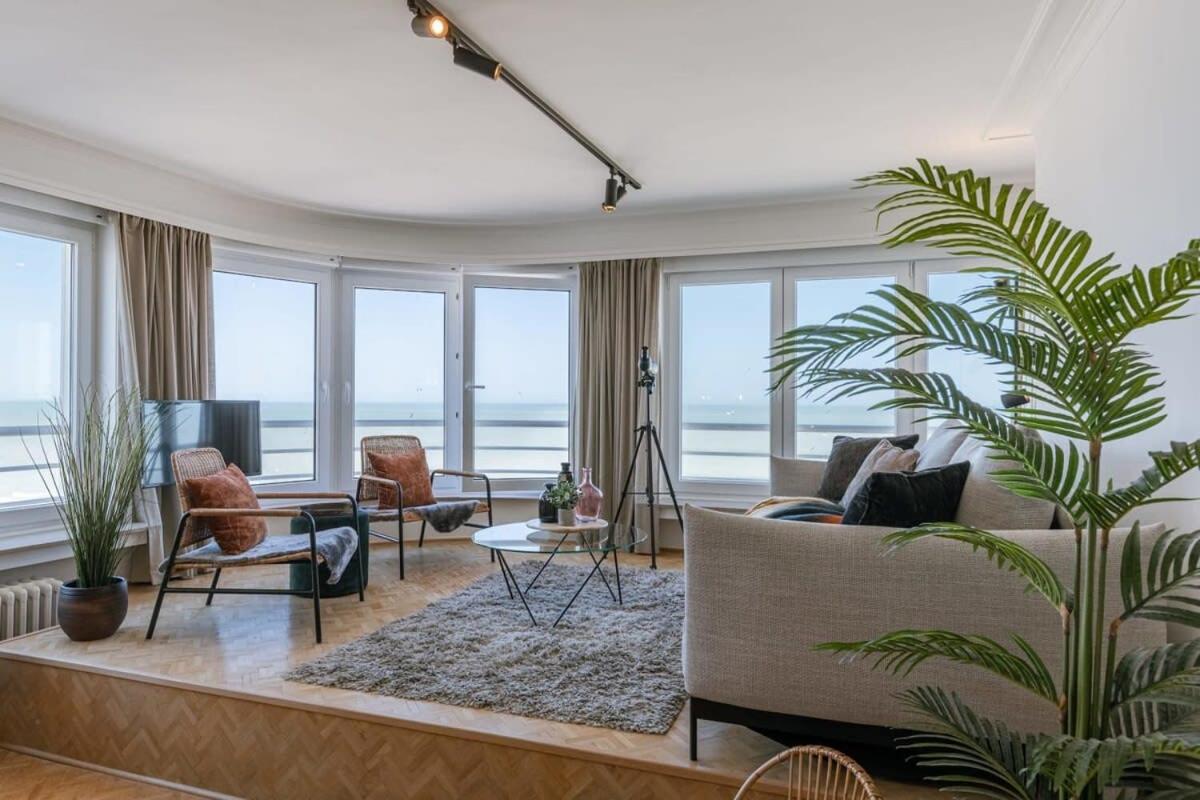Huswell - Frontal seaview apartment in Ostend