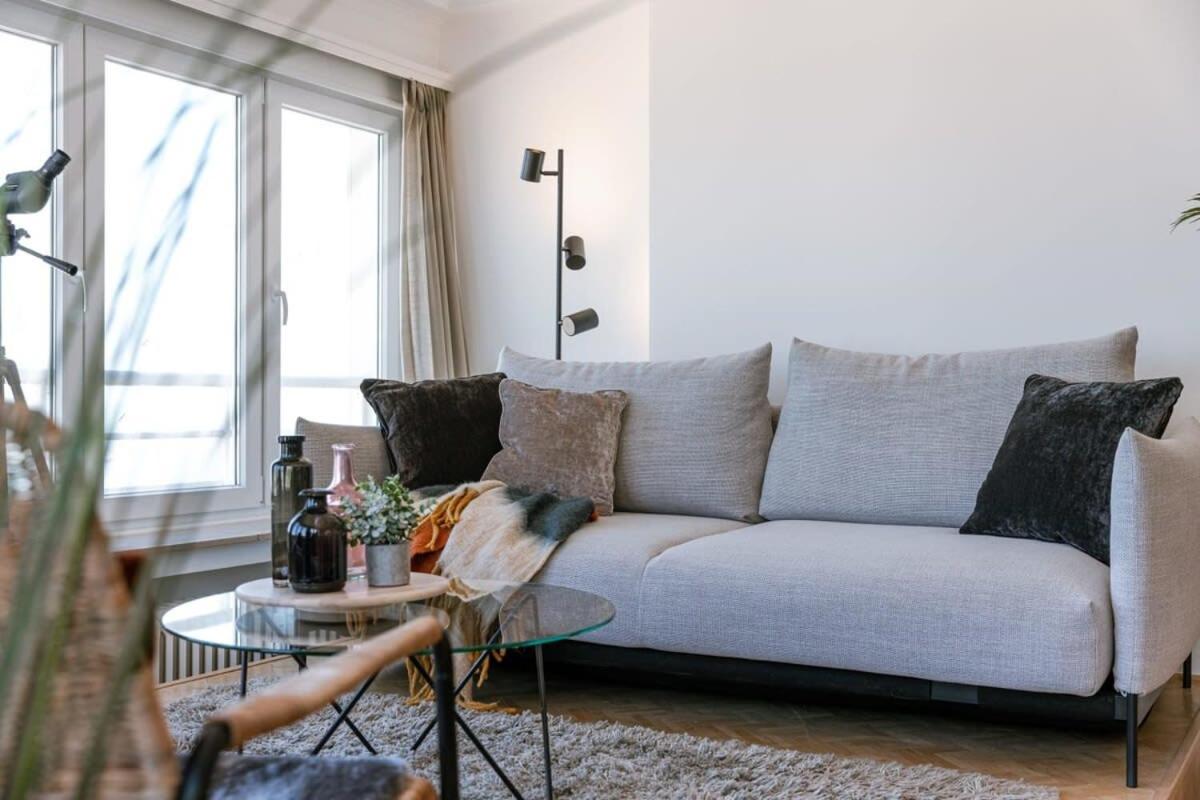 Huswell - Frontal seaview apartment in Ostend