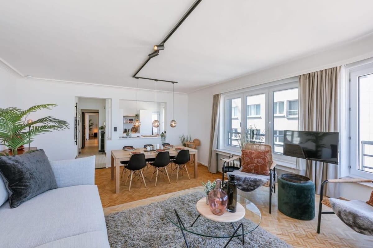 Huswell - Frontal seaview apartment in Ostend