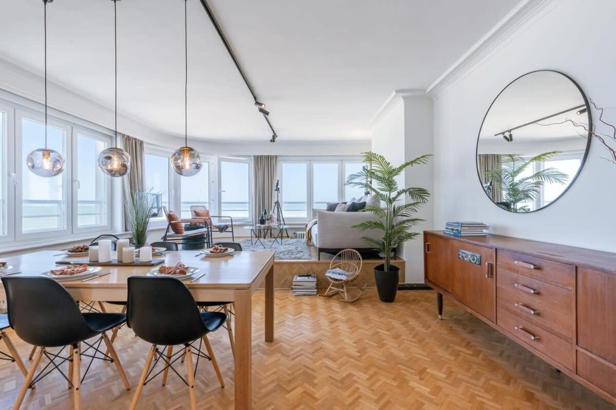 Huswell - Frontal seaview apartment in Ostend