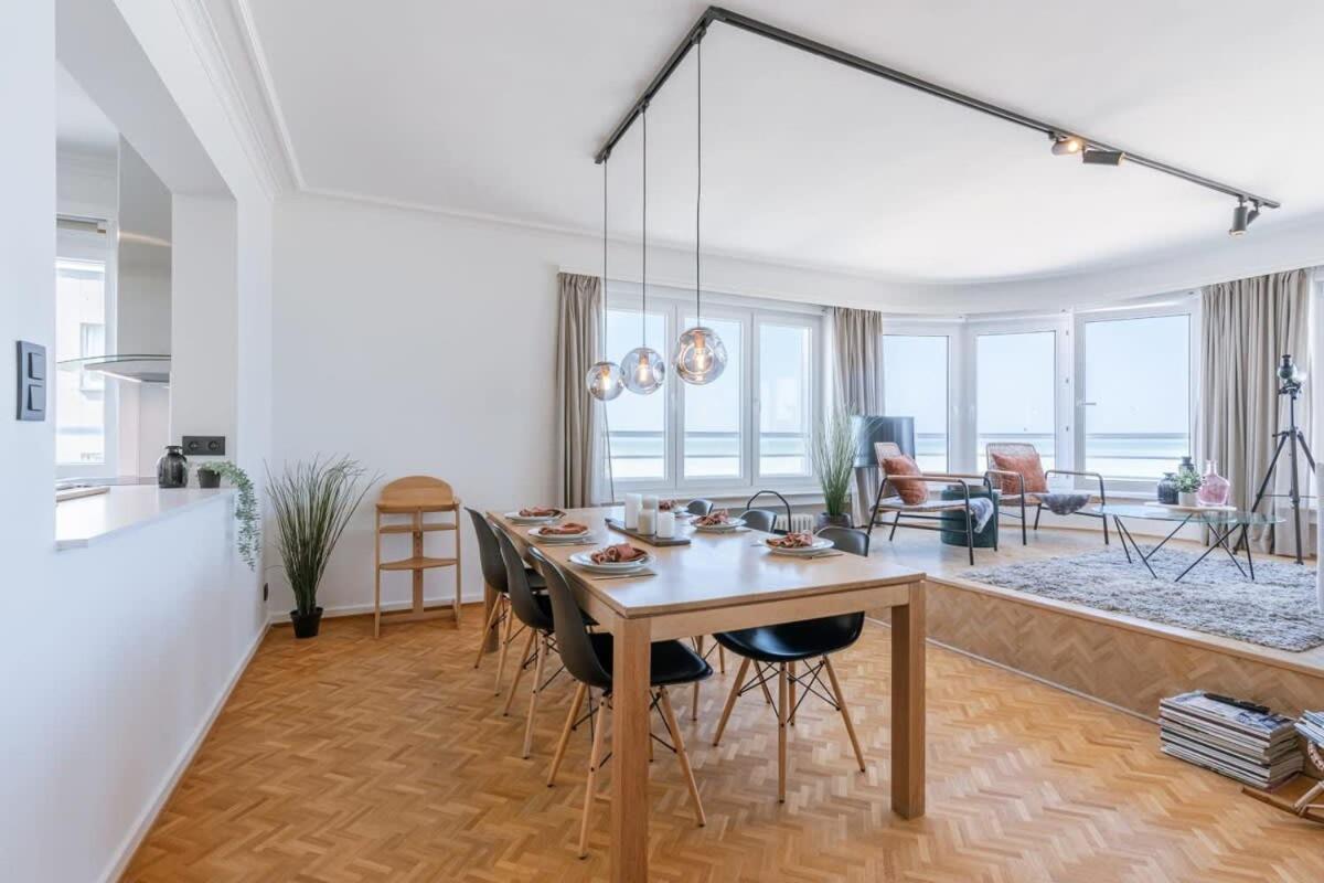 Huswell - Frontal seaview apartment in Ostend