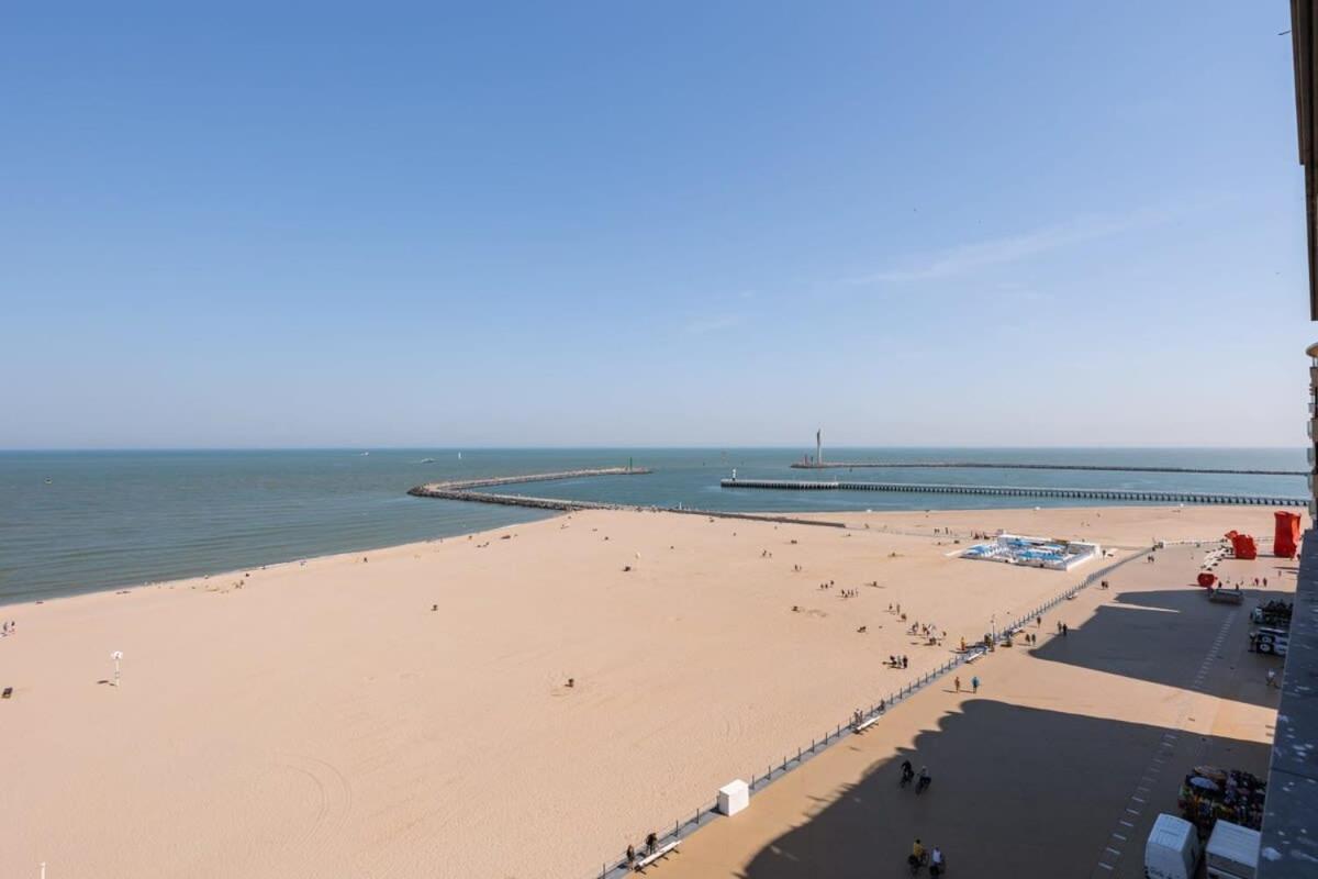 Huswell - Frontal seaview apartment in Ostend