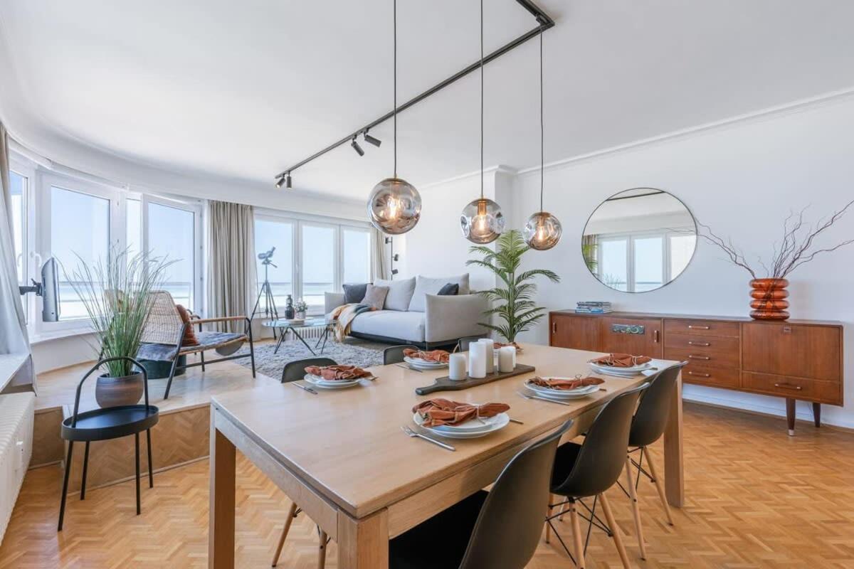 Huswell - Frontal seaview apartment in Ostend