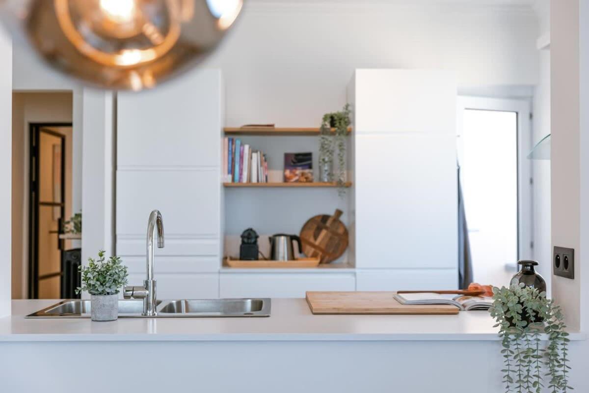 Huswell - Frontal seaview apartment in Ostend