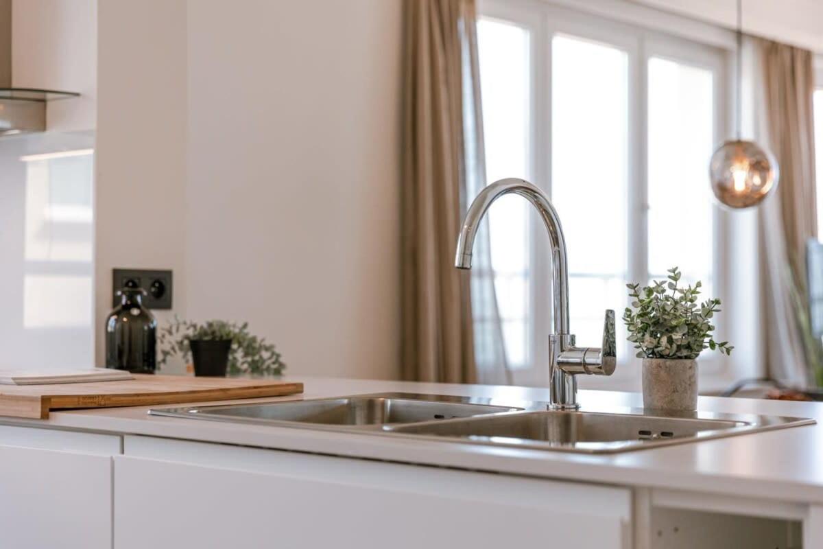 Huswell - Frontal seaview apartment in Ostend
