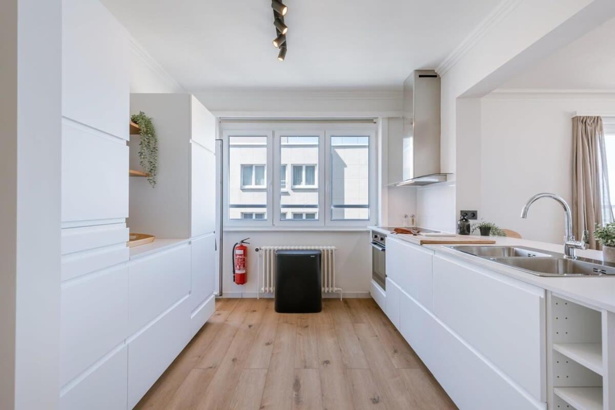Huswell - Frontal seaview apartment in Ostend